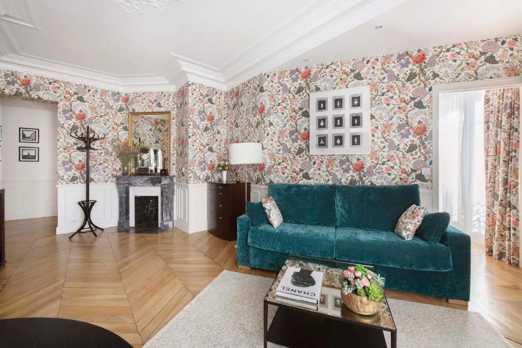 LE BEAU MARAIS - Luxury Apartments, AIR COND, LIFT, hotel in Paris