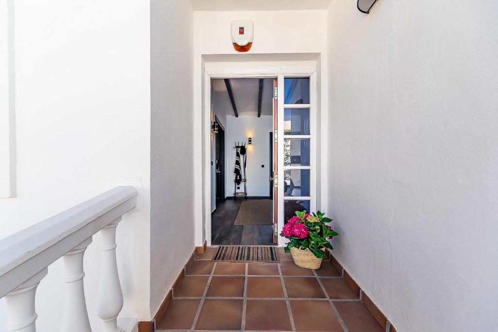 64-Luxury Villa with Jacuzzi & Pool in Mijas! - 2