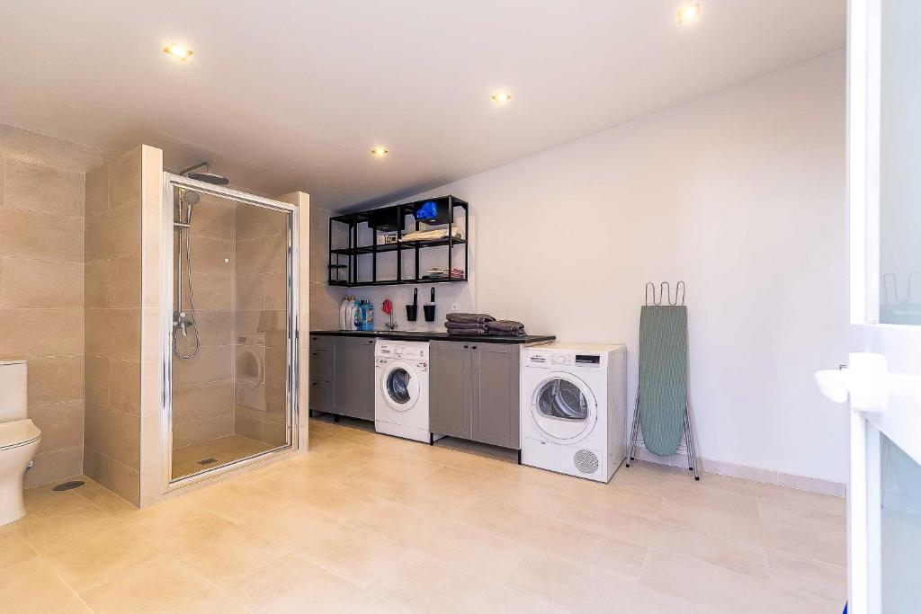 64-Luxury Villa with Jacuzzi & Pool in Mijas! - 3