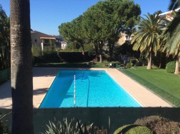 Appartement en résidence avec piscine - 2