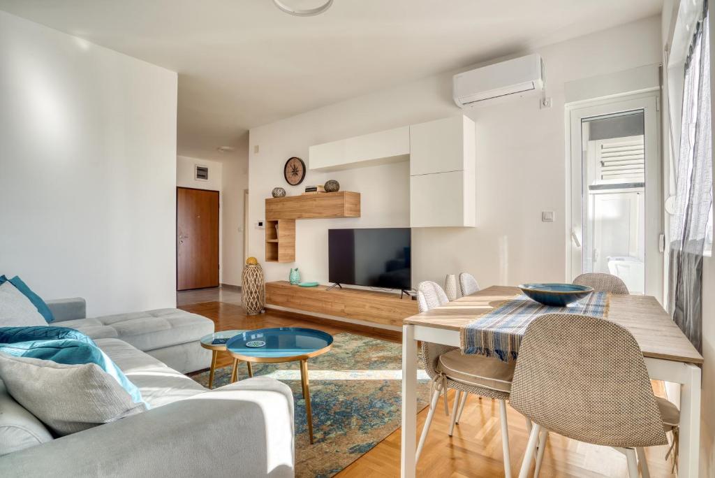 Baby Blue Apartments - 1