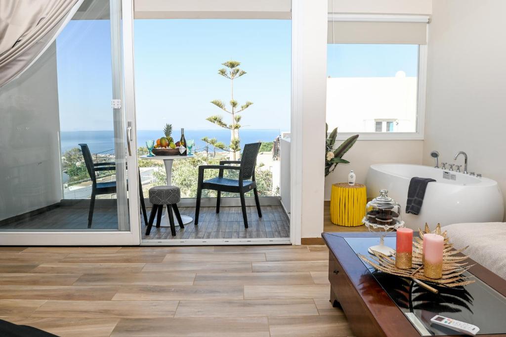 Residence by Georgia Studios — Hotel in Santorini