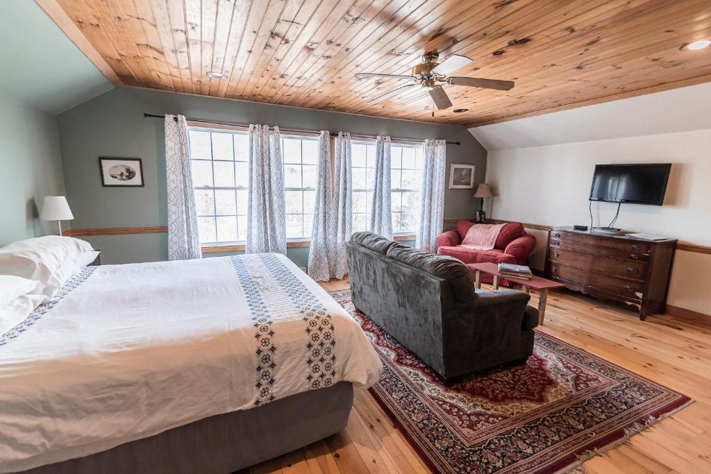 The Loft at the Barn, Bolivar