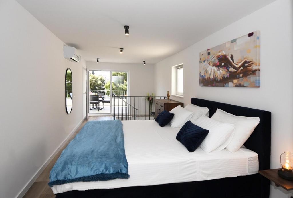 Modern Jacuzzi Apartments Mickey & Minnie With Parking photo