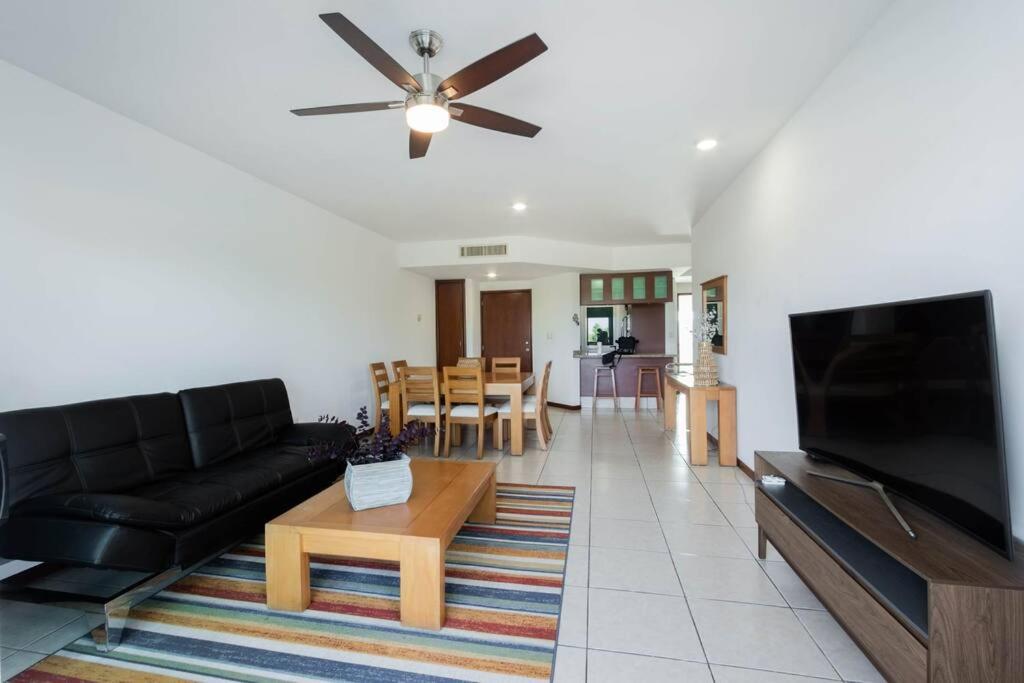Exclusivo departamento en la zona dorada - 2