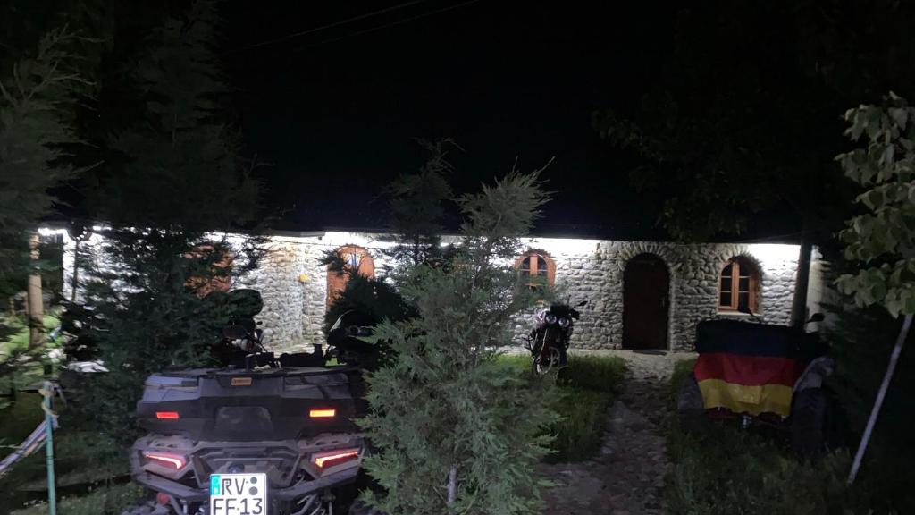 Windmill Shkodra Gesthouse Camping & Grill photo