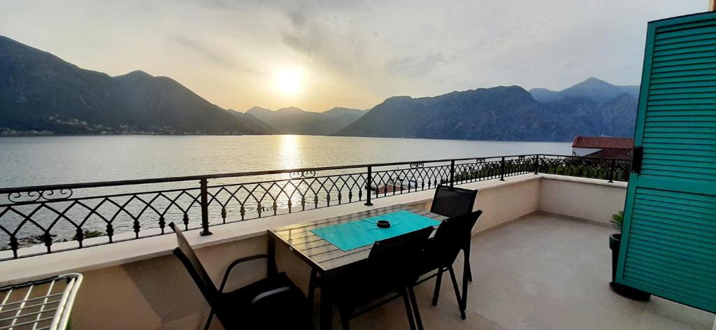 Apartments Boka Blue Dobrota Kotor - 1