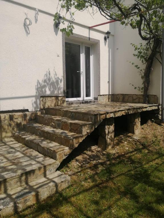 Studio by the river, Jajce