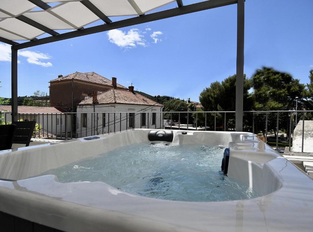Modern Jacuzzi Apartments Mickey & Minnie With Parking photo