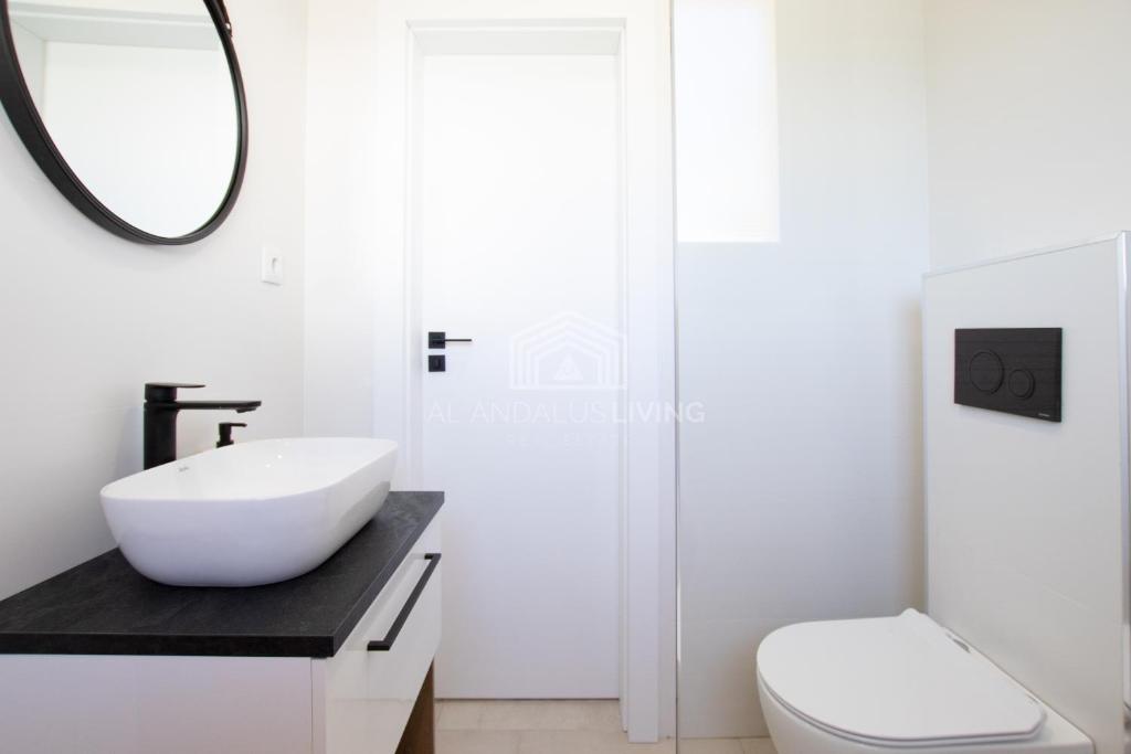 Panoramic sea views and direct access to the beach from the community in Torrenueva (La Cala de Mijas) - 3