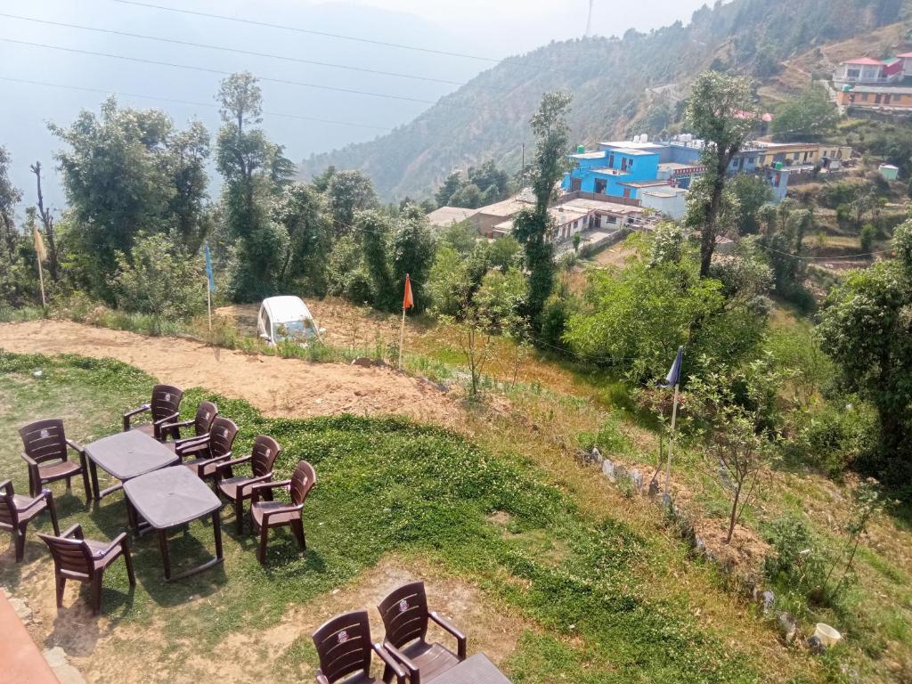 In Apple Estate Kanatal photo