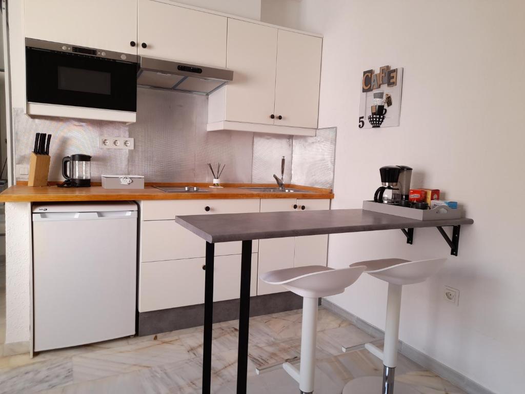 New Central Studio and Parking Zamarrilla - 2