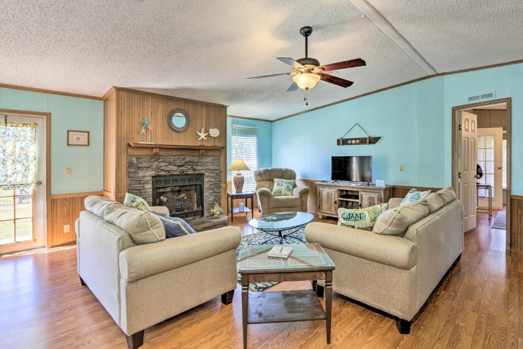 Steinhatchee Home with Boat Parking 1 Mi to Marina, Steinhatchee