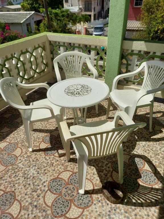 Pine Breeze Apartments — Hotel in Bridgetown