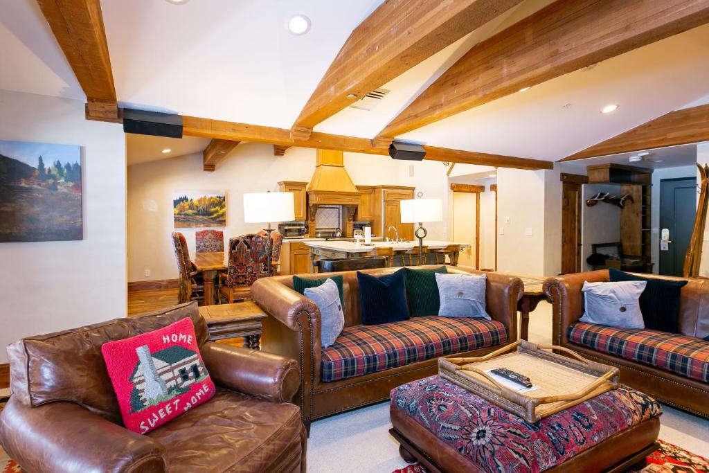 Expansive Four Bedroom Suite at The Chateaux condo, Park City