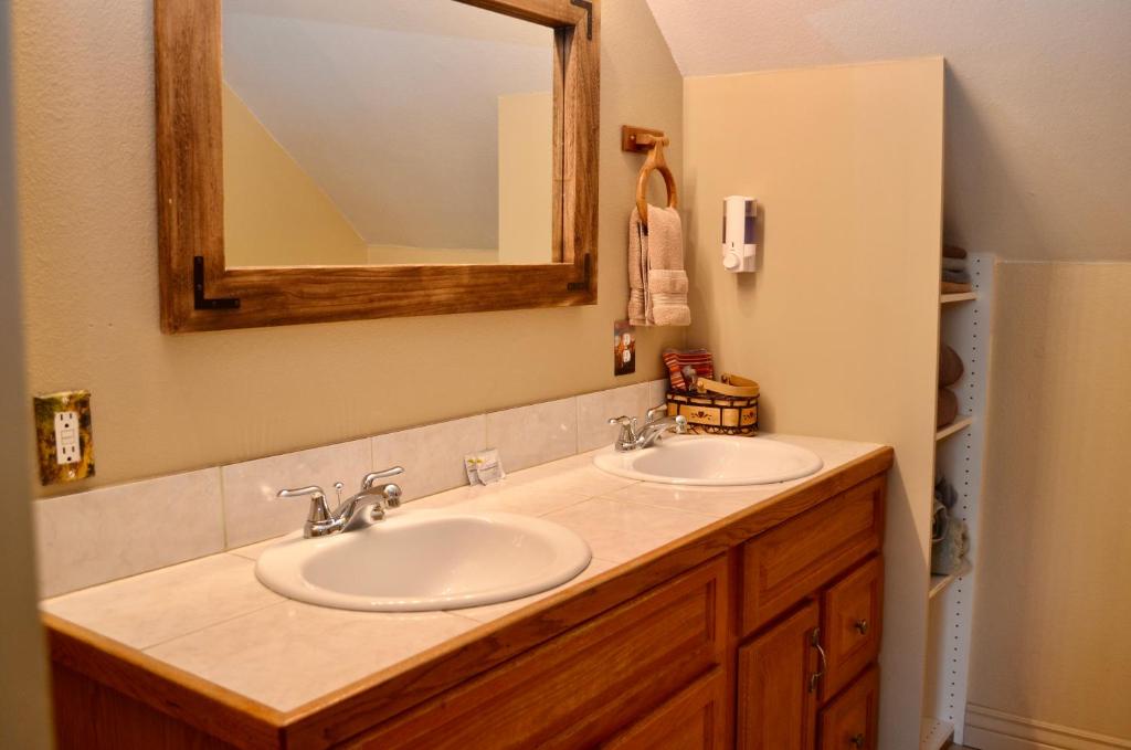 The Ouray Main Street Inn photo