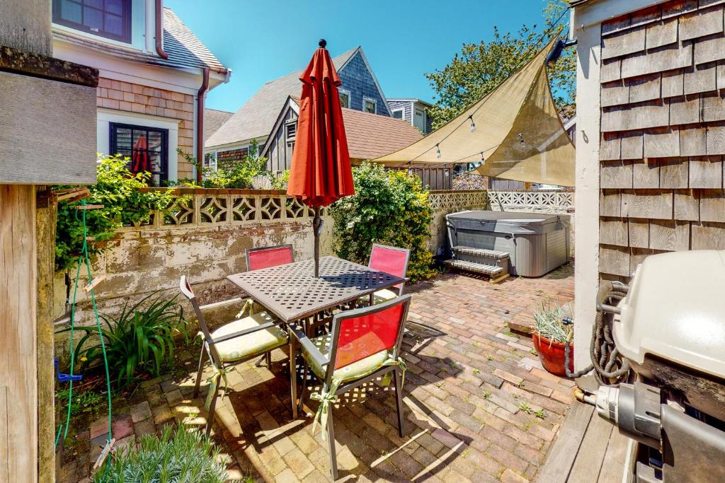 Toast of P-town, Provincetown