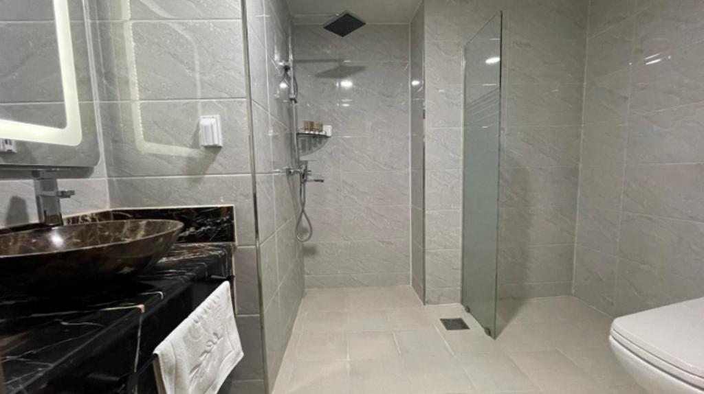 Hotel EMBLEDON photo