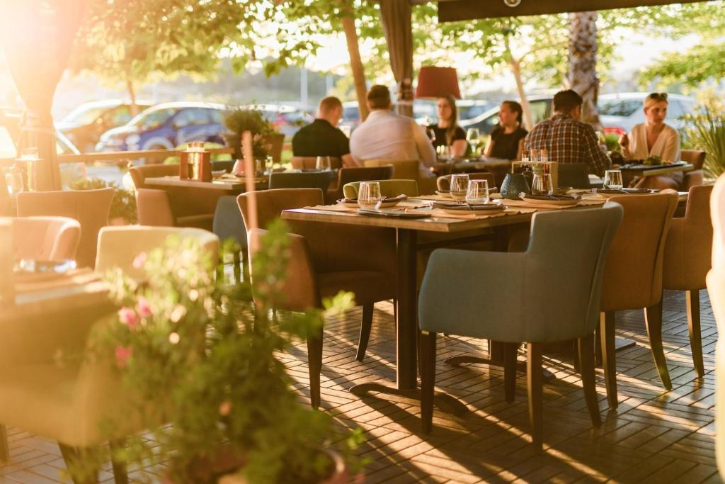 Apartel Park Osejava — Restaurant & bars in Makarska, Split-Dalmatia