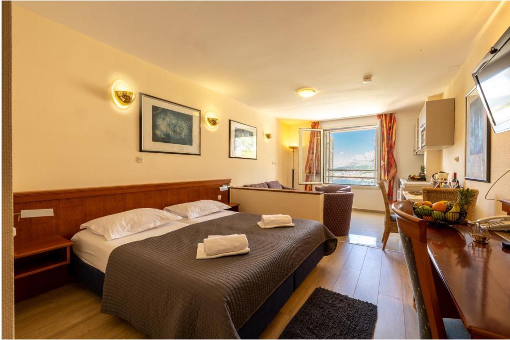 Apartel Park Osejava — Hotel rooms in Makarska, Split-Dalmatia