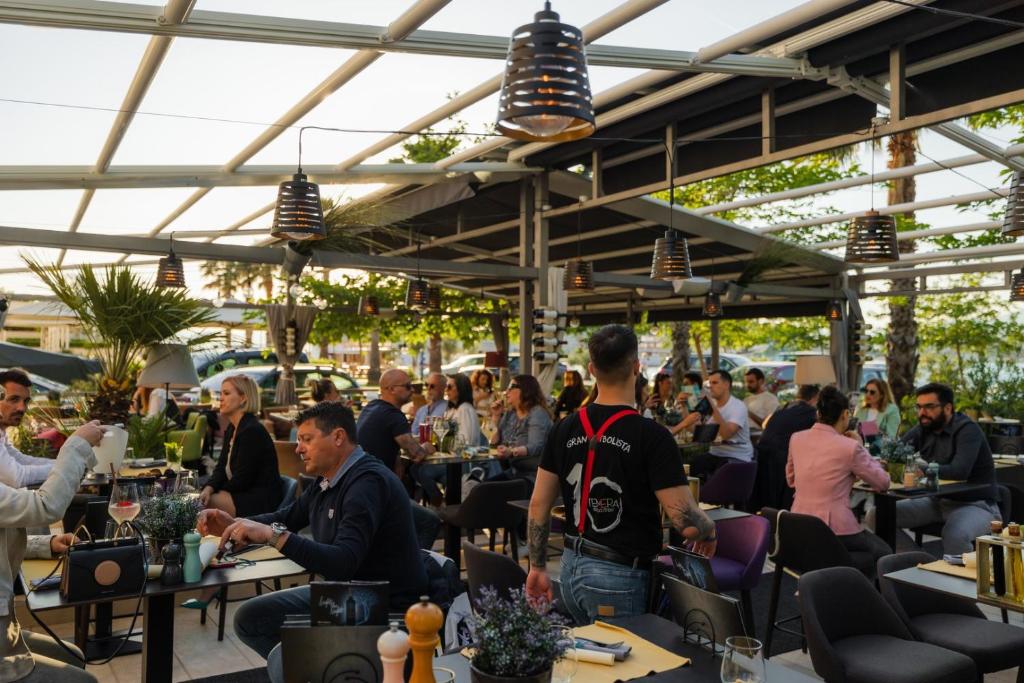 Apartel Park Osejava — Restaurant & bars in Makarska, Split-Dalmatia