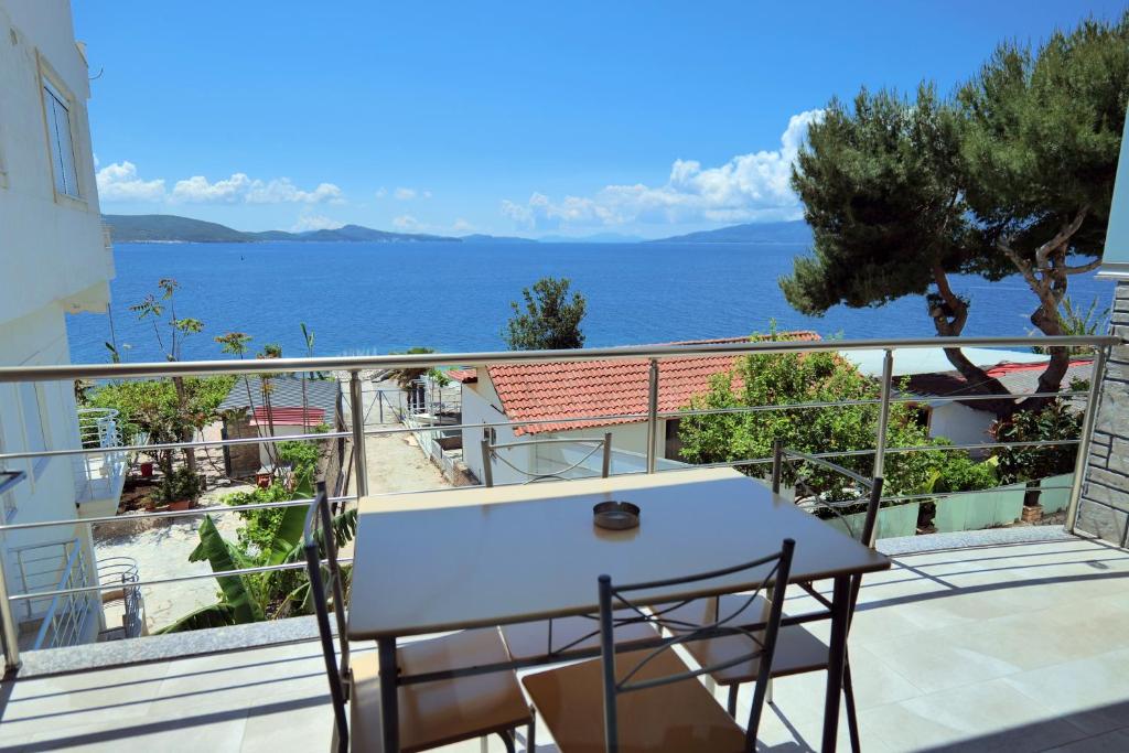 Oceanic Overview Suites バルコニー/テラス