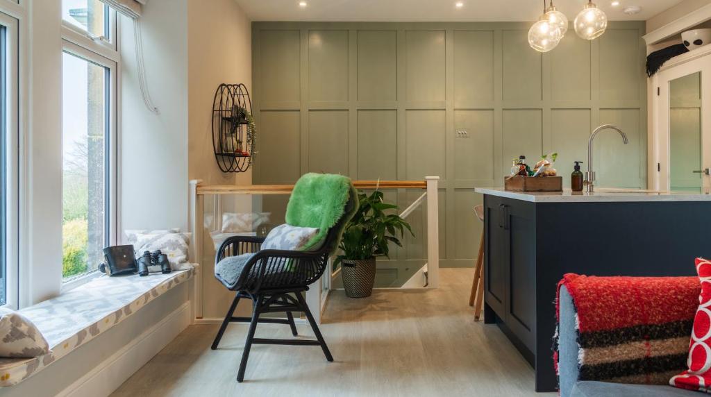 Hillside Haven, panoramic views Nr Bakewell, Great Rowsley