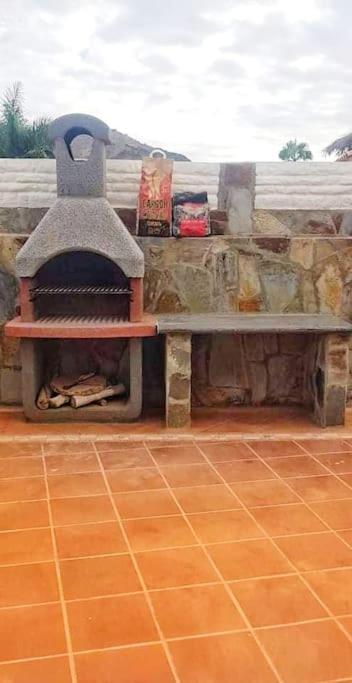 The perfect place to relax Bedroom with hot tub, beautiful tropical garden area. Bbq and big open spaces through all the house.It is located in a quiet place, but still 5 min away from the touristic Puerto Rico and walking distance from the beach - 2