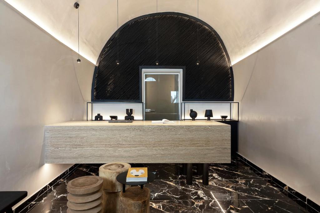 Hom Santorini photo