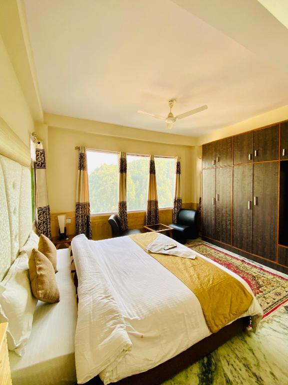 Superior Double or Twin Room with Mountain View, Sai Cottage Shimla in Shimla