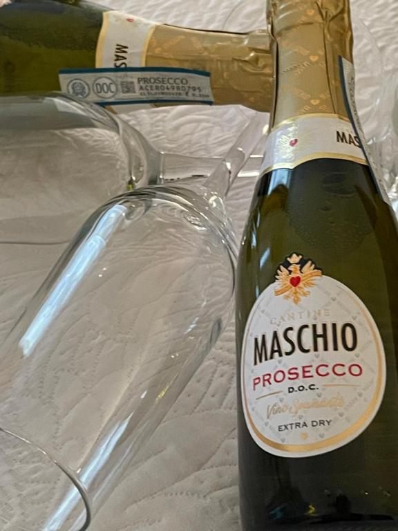 Napule è ..., Neapol