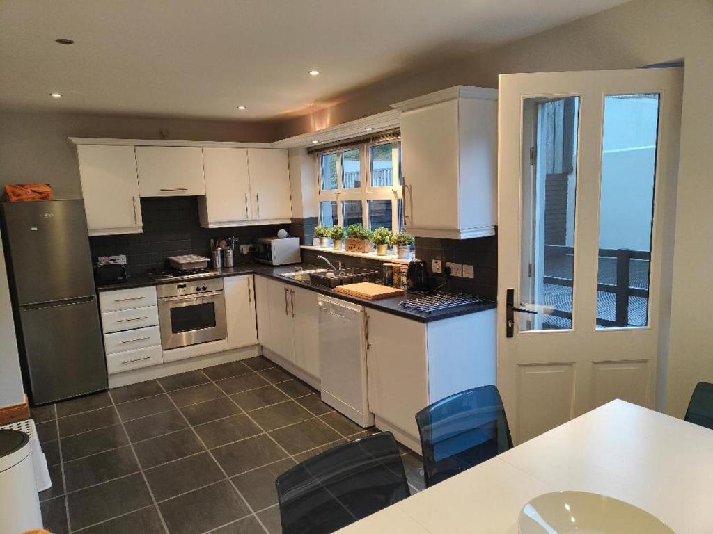 Castleview Large 3 Bedroom Family House - Glenarm photo 3