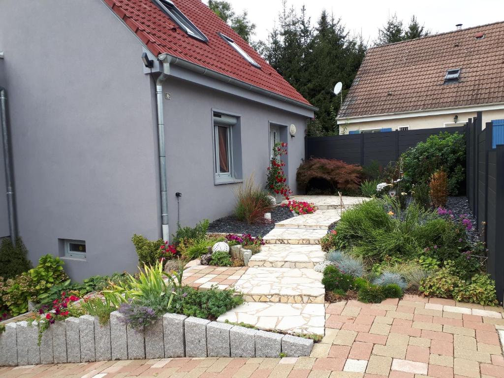 Gite Terre d'Helene 3 - 4 pers proche Strasbourg 42 m2, 3 étoiles, wifi, paisible, jardin, proche commerces,16 atouts, animaux acceptés, Berstett
