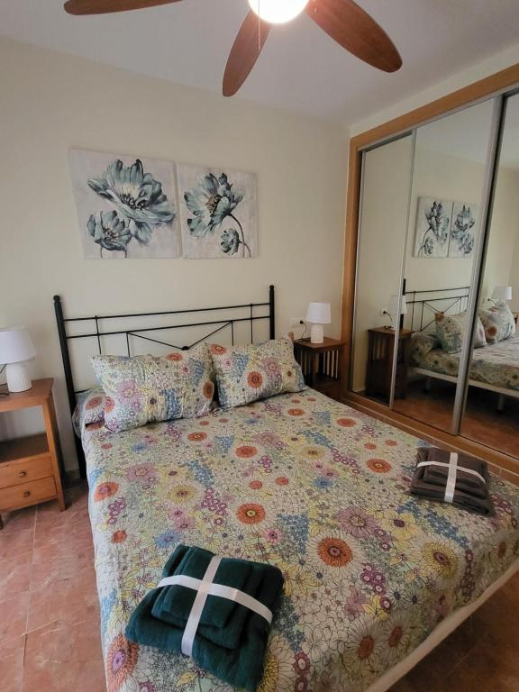¡Bajo con terraza y patio con vistas a la piscina comunitaria! - 5