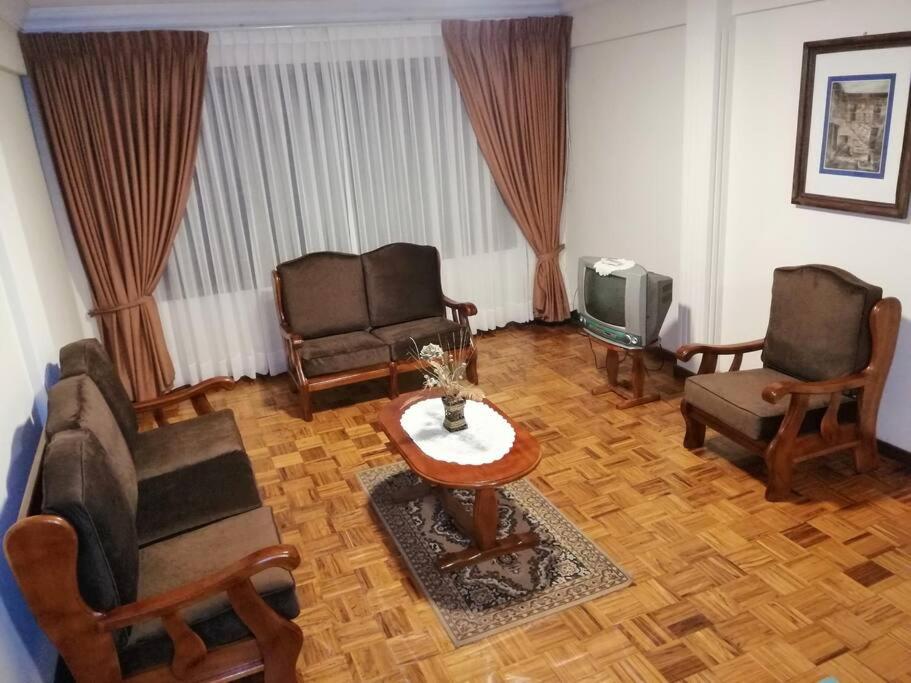 Amplio departamento en la zona central norte 1B - 3