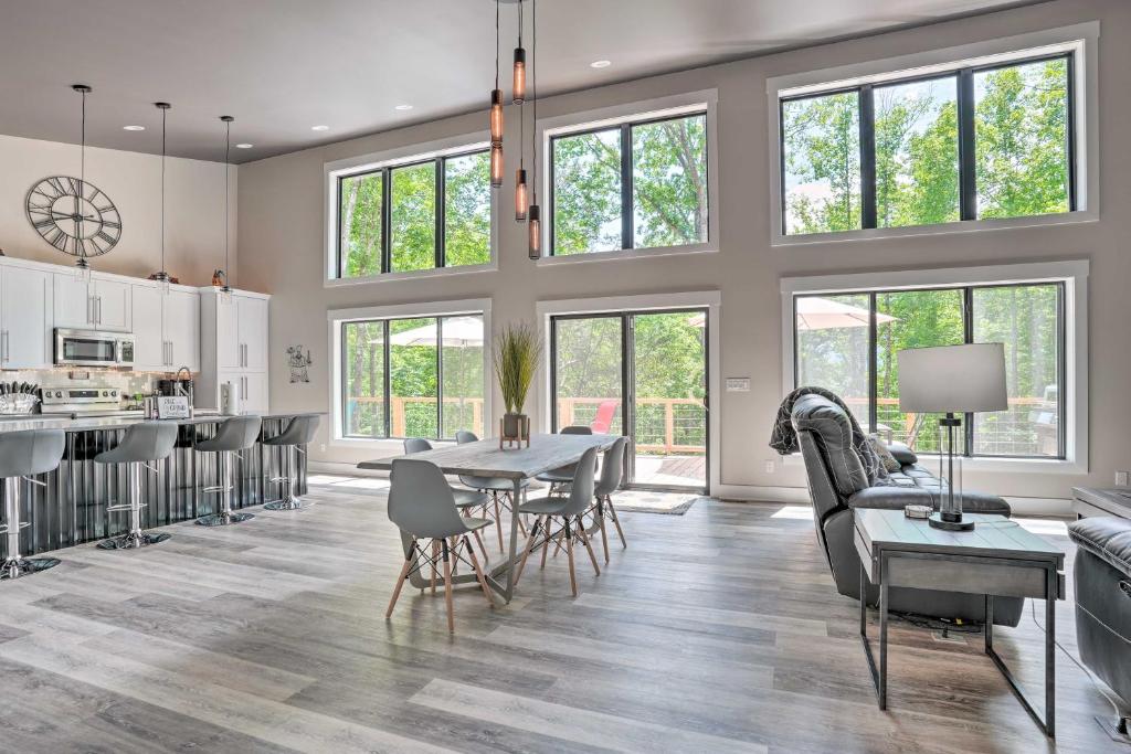 Modern and Secluded Treetop Home on 10 Acres!