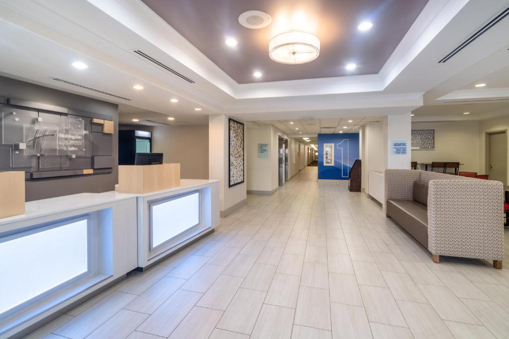 Holiday Inn Express Hotel & Suites Bluffton at Hilton Head Area photo