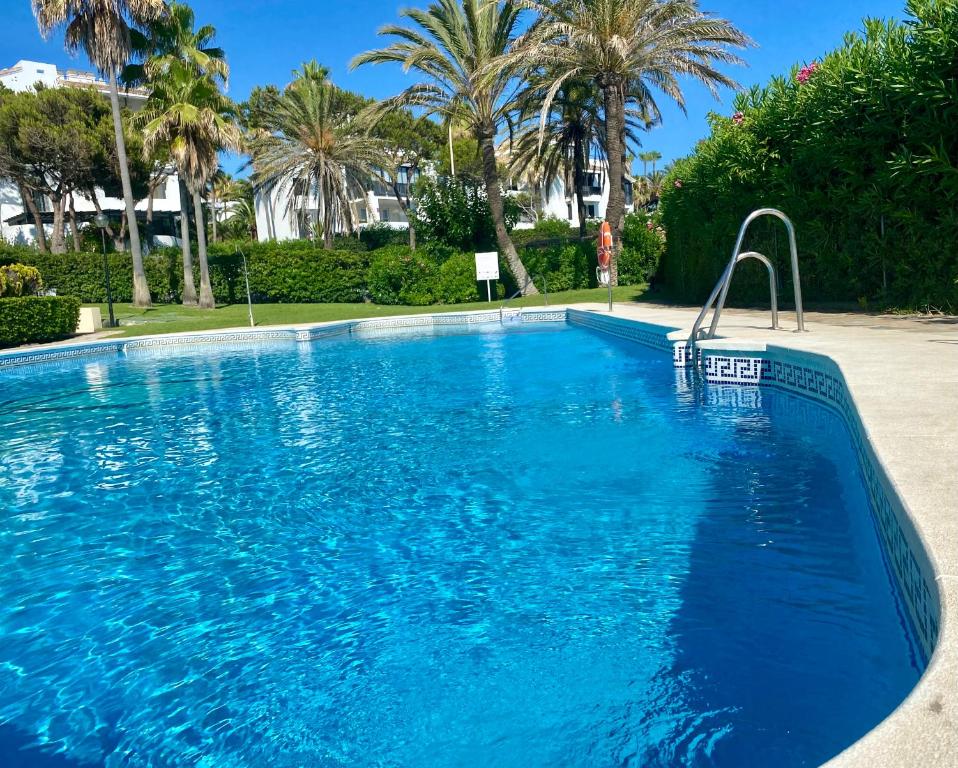 Honeymoon Corner Suite, sun-all-day terrace on the best beach of Marbella - 2