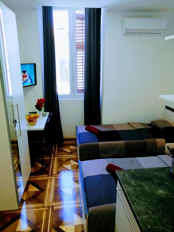 Pula Center Studio Apartments photo
