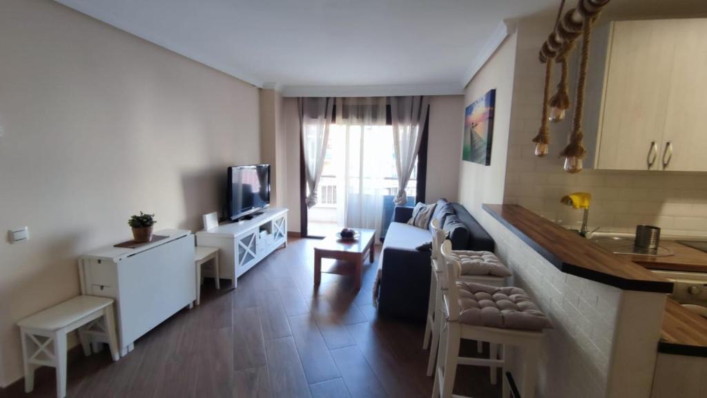 Coqueto apartamento en Puerto Marina con piscina - 2