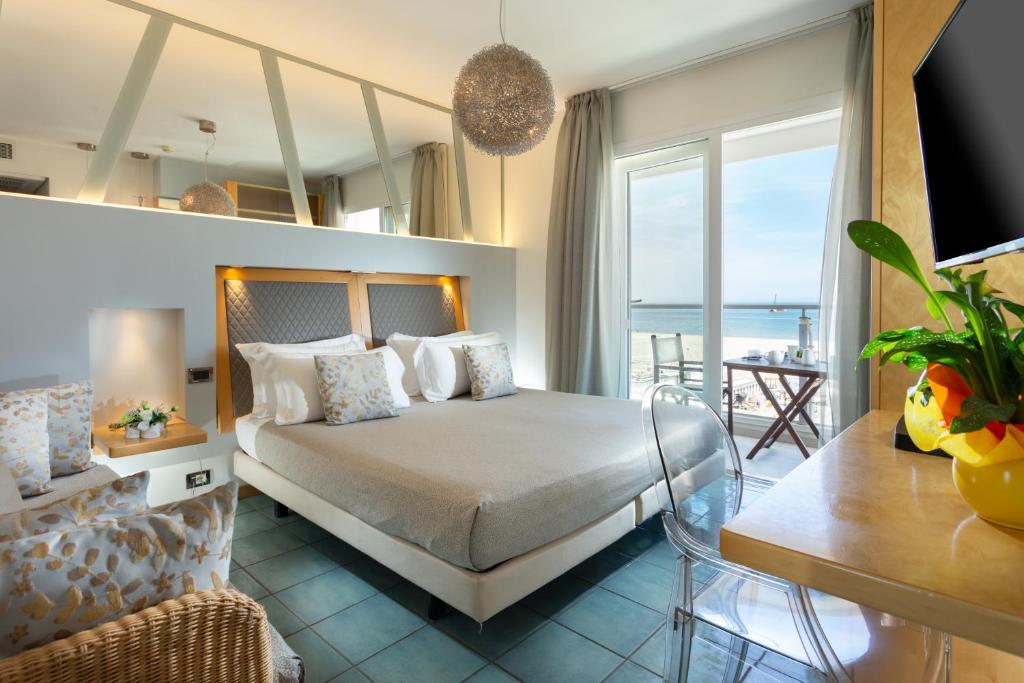 Club House Hotel - 4