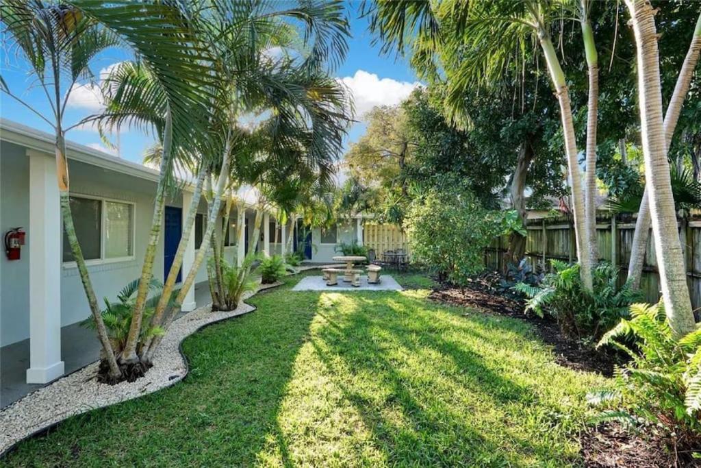 The Palms at Middle River Terrace 3 photo