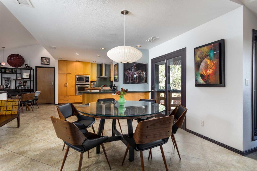 Sleek Sedona Abode with Hot Tub and Outdoor Hangout! photo