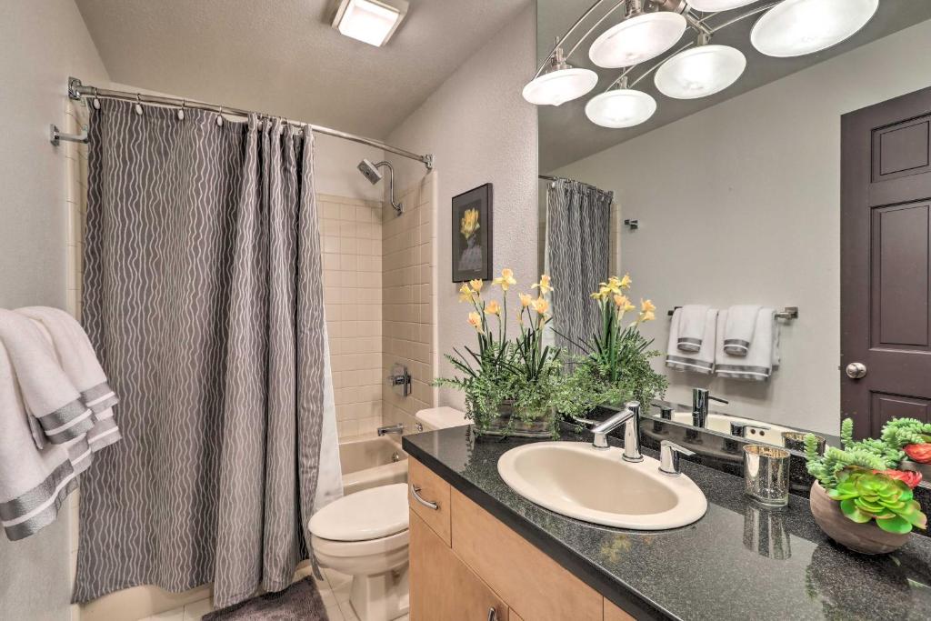 Sleek Sedona Abode with Hot Tub and Outdoor Hangout! photo