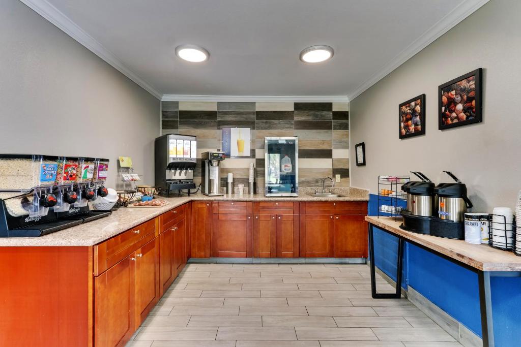 Captains Quarters Inn photo