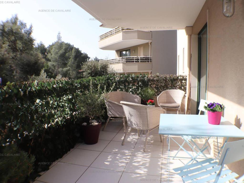 Bel appartement T3 avec terrasse à Cavalaire-sur-Mer - FR-1-100-270 - 1