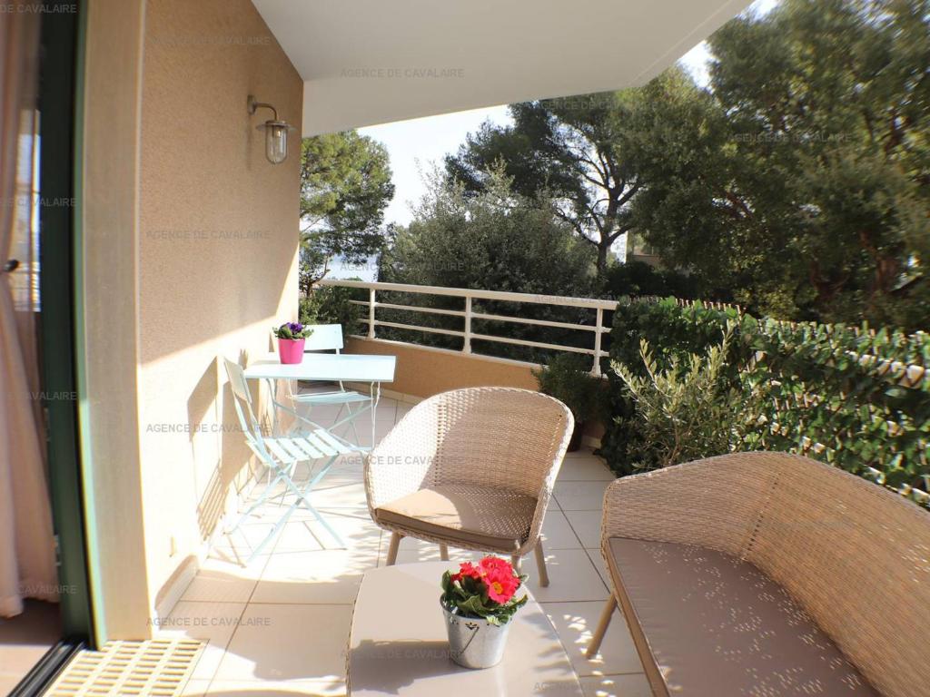 Bel appartement T3 avec terrasse à Cavalaire-sur-Mer - FR-1-100-270 - 3
