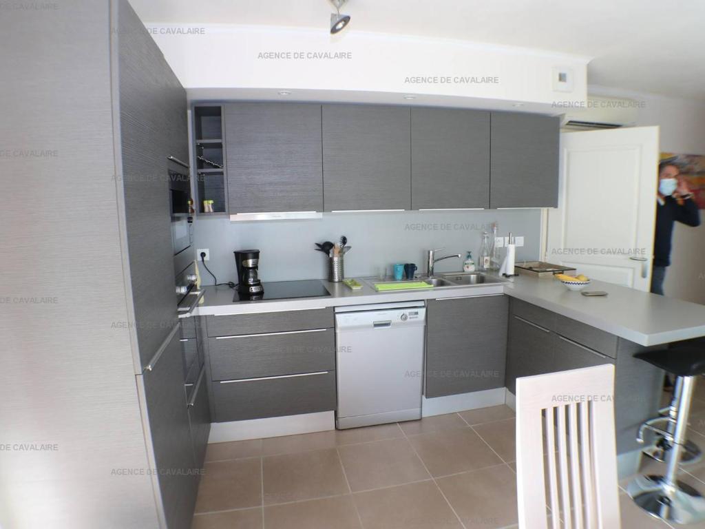 Bel appartement T3 avec terrasse à Cavalaire-sur-Mer - FR-1-100-270 - 4