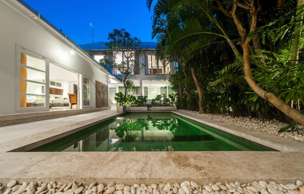 Tides Seminyak — Hotel in Bali