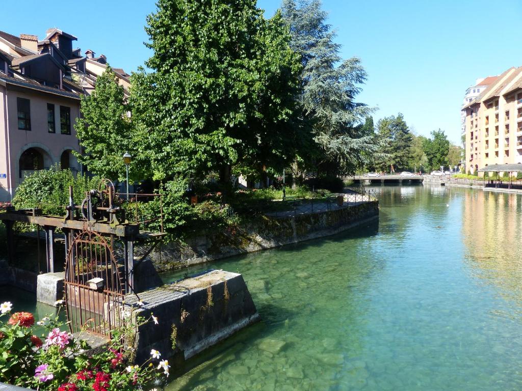 Annecy centre-ville avec garage et loggia - 1